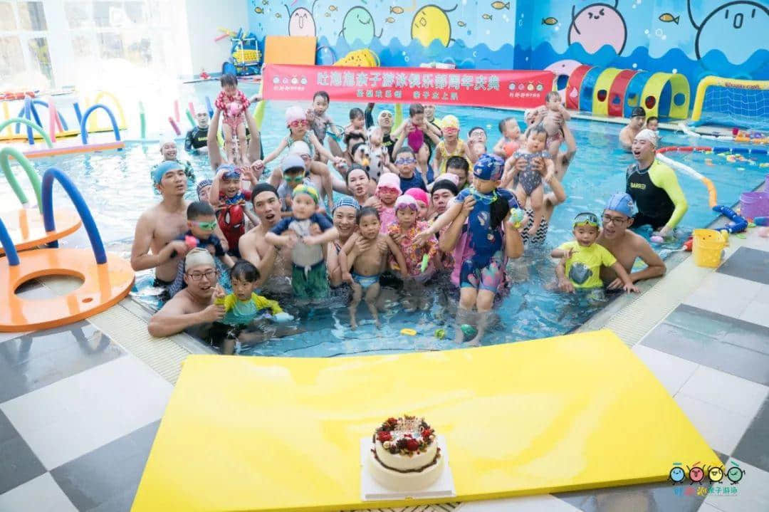吐泡泡天河店周年庆典“圣诞欢乐颂 亲子水上趴”引爆广州亲子游泳圈 吐泡泡天河店周年庆典“圣诞欢乐颂 亲子水上趴”引爆广州亲子游泳圈