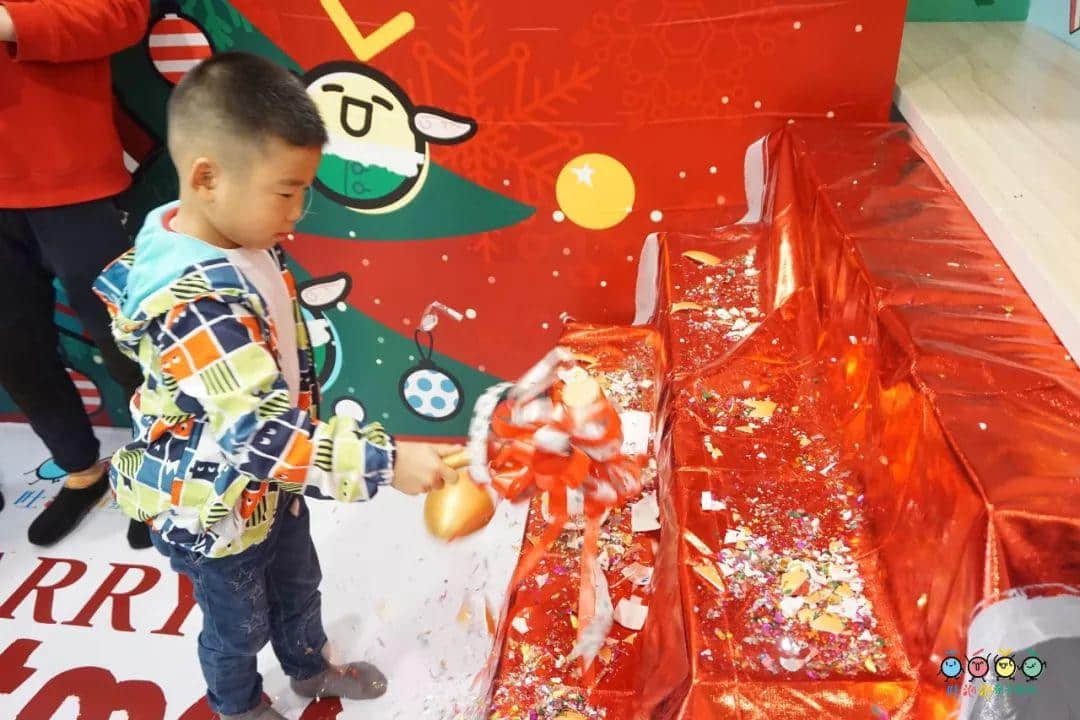 吐泡泡天河店周年庆典“圣诞欢乐颂 亲子水上趴”引爆广州亲子游泳圈 吐泡泡天河店周年庆典“圣诞欢乐颂 亲子水上趴”引爆广州亲子游泳圈