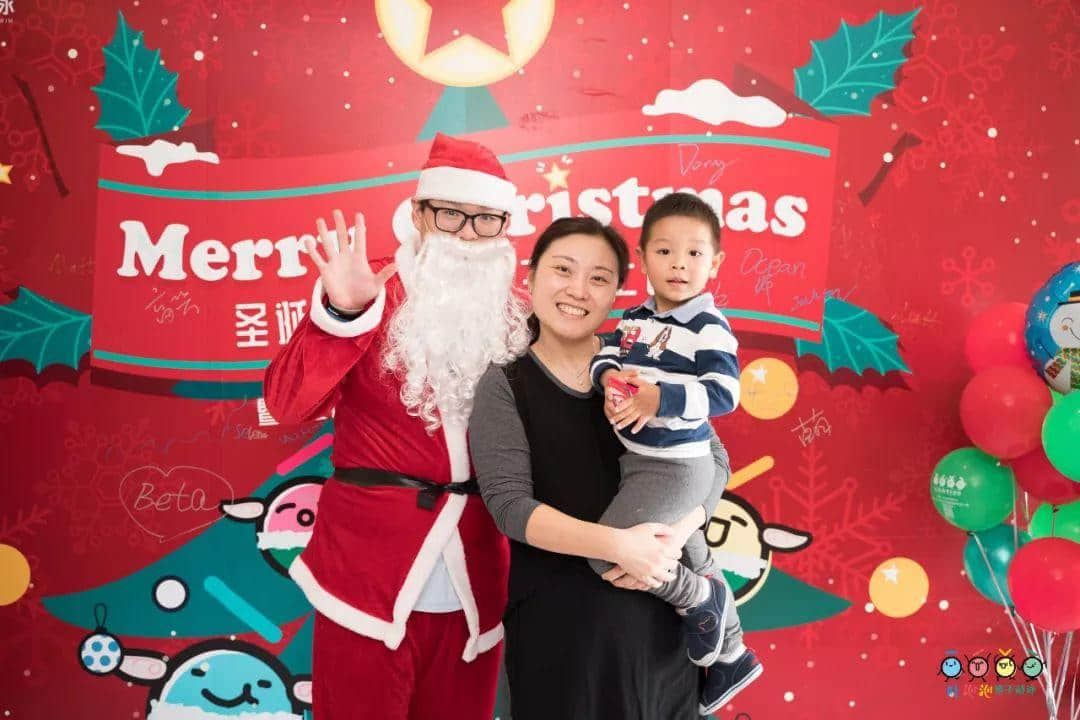 吐泡泡天河店周年庆典“圣诞欢乐颂 亲子水上趴”引爆广州亲子游泳圈 吐泡泡天河店周年庆典“圣诞欢乐颂 亲子水上趴”引爆广州亲子游泳圈