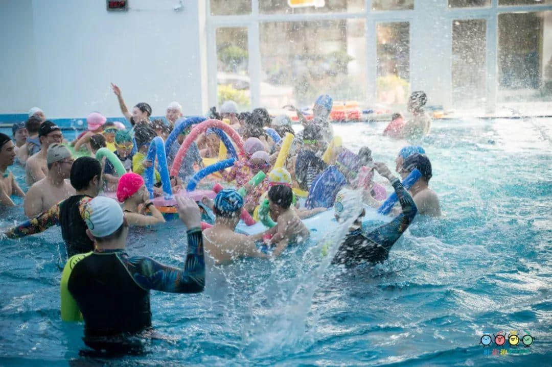 吐泡泡天河店周年庆典“圣诞欢乐颂 亲子水上趴”引爆广州亲子游泳圈 吐泡泡天河店周年庆典“圣诞欢乐颂 亲子水上趴”引爆广州亲子游泳圈