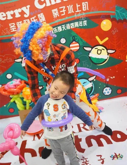 吐泡泡天河店周年庆典“圣诞欢乐颂 亲子水上趴”引爆广州亲子游泳圈 吐泡泡天河店周年庆典“圣诞欢乐颂 亲子水上趴”引爆广州亲子游泳圈