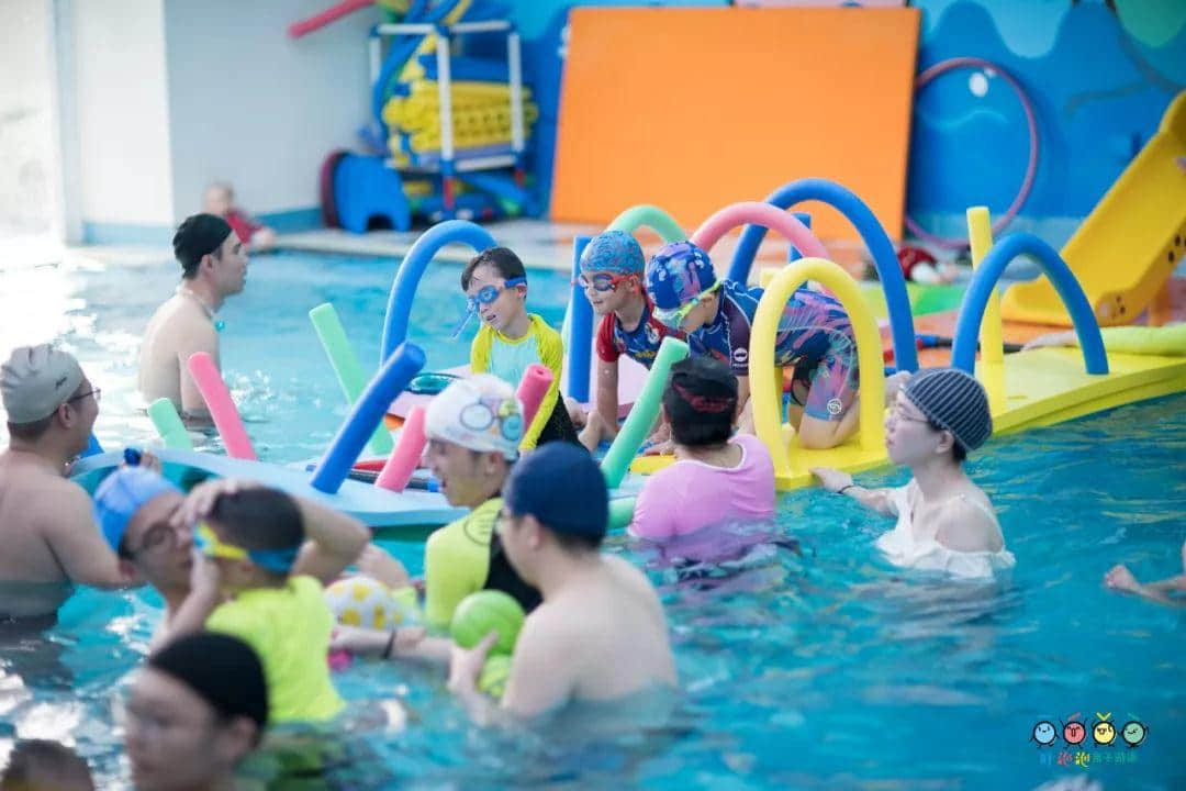 吐泡泡天河店周年庆典“圣诞欢乐颂 亲子水上趴”引爆广州亲子游泳圈 吐泡泡天河店周年庆典“圣诞欢乐颂 亲子水上趴”引爆广州亲子游泳圈