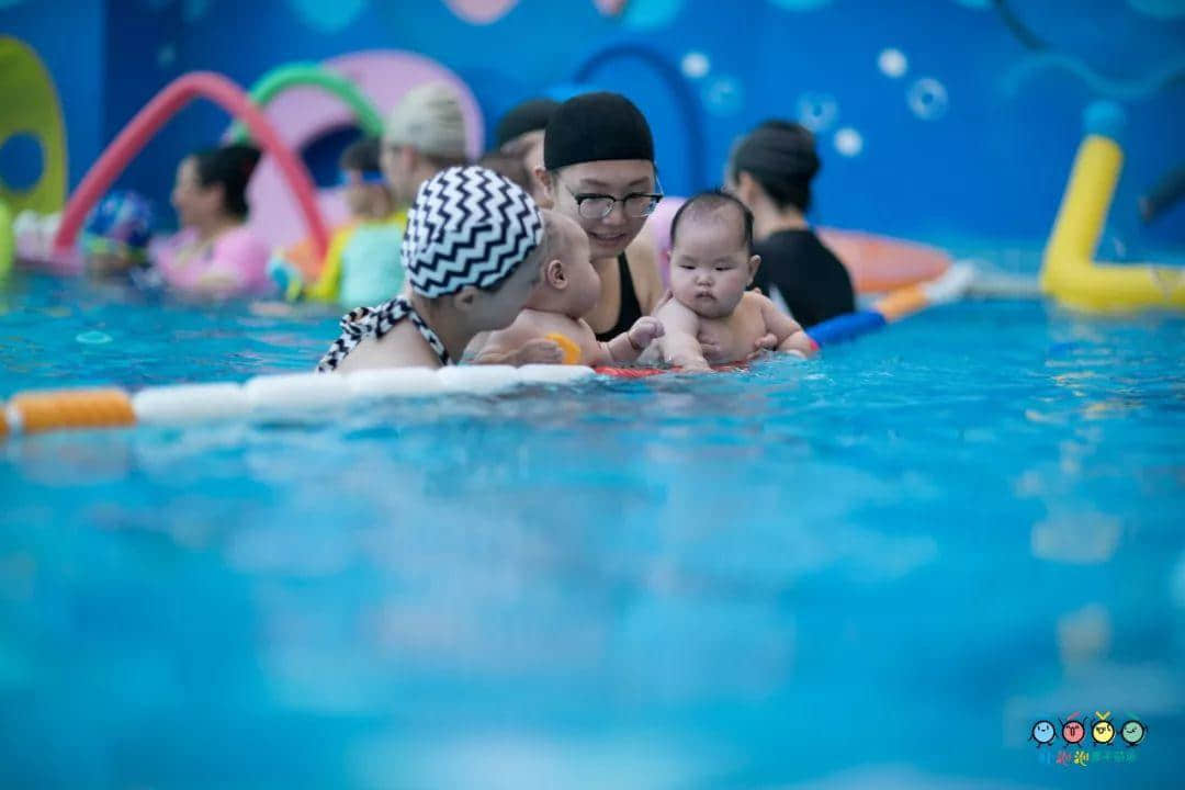吐泡泡天河店周年庆典“圣诞欢乐颂 亲子水上趴”引爆广州亲子游泳圈 吐泡泡天河店周年庆典“圣诞欢乐颂 亲子水上趴”引爆广州亲子游泳圈