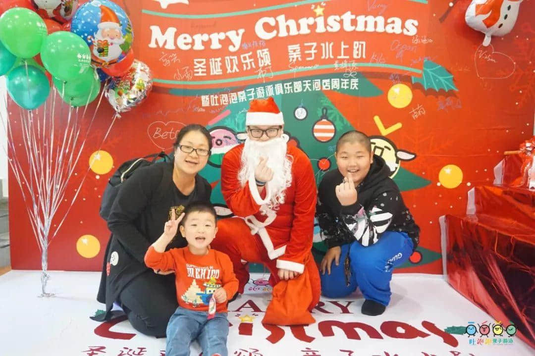 吐泡泡天河店周年庆典“圣诞欢乐颂 亲子水上趴”引爆广州亲子游泳圈 吐泡泡天河店周年庆典“圣诞欢乐颂 亲子水上趴”引爆广州亲子游泳圈