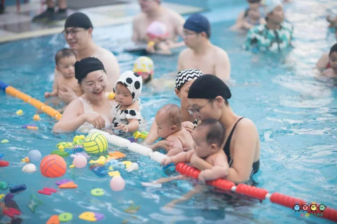 吐泡泡天河店周年庆典“圣诞欢乐颂 亲子水上趴”引爆广州亲子游泳圈 吐泡泡天河店周年庆典“圣诞欢乐颂 亲子水上趴”引爆广州亲子游泳圈