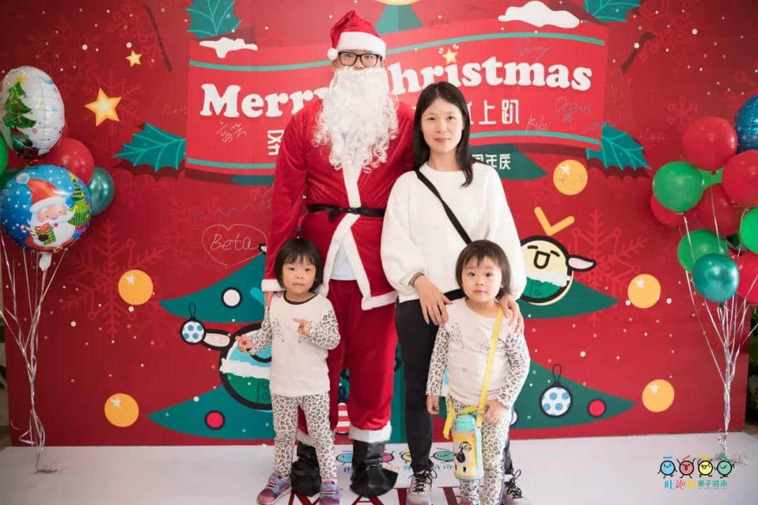 吐泡泡天河店周年庆典“圣诞欢乐颂 亲子水上趴”引爆广州亲子游泳圈 吐泡泡天河店周年庆典“圣诞欢乐颂 亲子水上趴”引爆广州亲子游泳圈