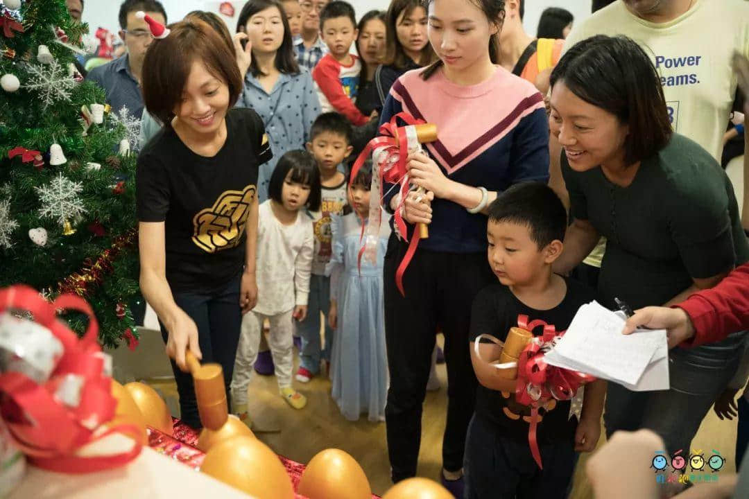 吐泡泡天河店周年庆典“圣诞欢乐颂 亲子水上趴”引爆广州亲子游泳圈 吐泡泡天河店周年庆典“圣诞欢乐颂 亲子水上趴”引爆广州亲子游泳圈