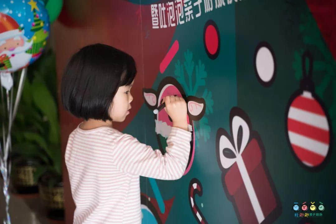 吐泡泡天河店周年庆典“圣诞欢乐颂 亲子水上趴”引爆广州亲子游泳圈 吐泡泡天河店周年庆典“圣诞欢乐颂 亲子水上趴”引爆广州亲子游泳圈