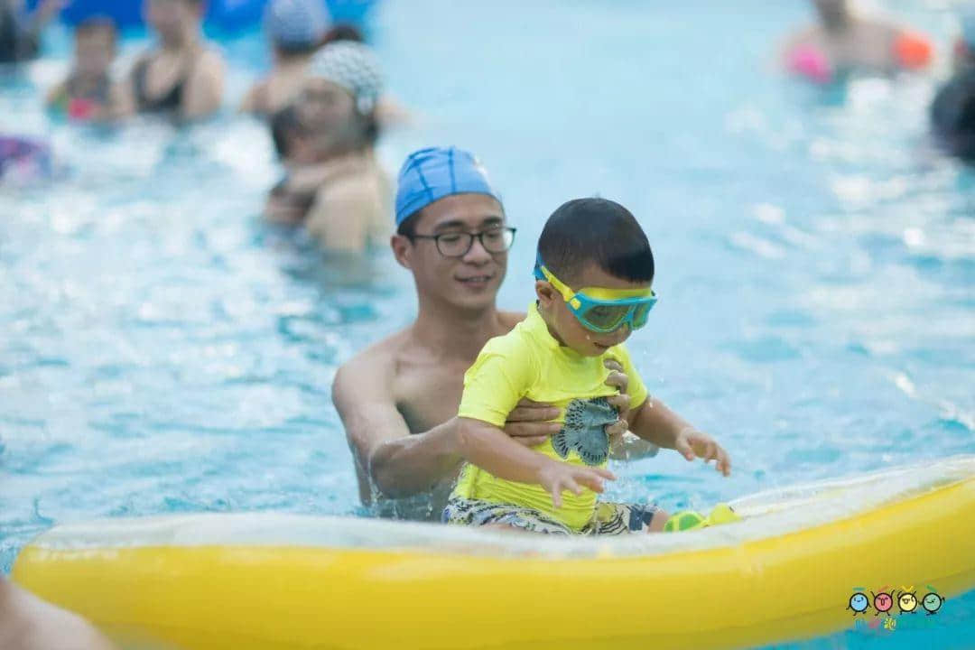 吐泡泡天河店周年庆典“圣诞欢乐颂 亲子水上趴”引爆广州亲子游泳圈 吐泡泡天河店周年庆典“圣诞欢乐颂 亲子水上趴”引爆广州亲子游泳圈