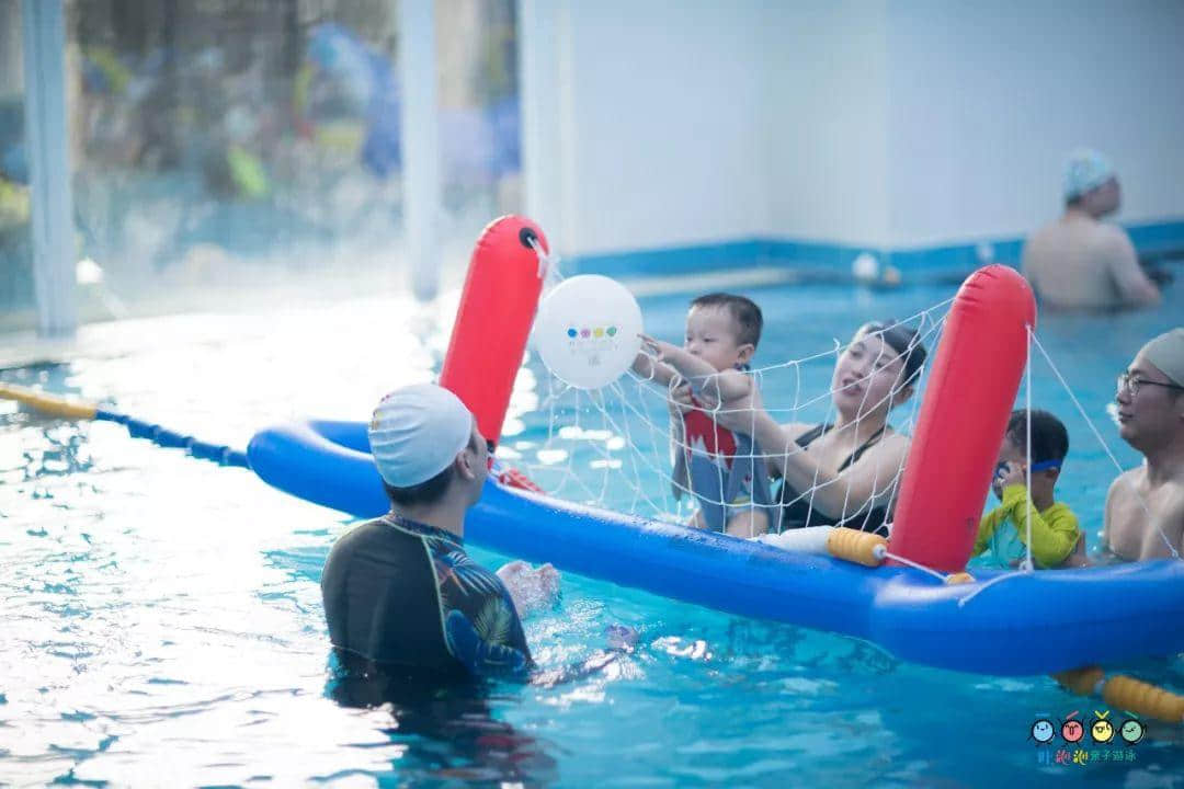 吐泡泡天河店周年庆典“圣诞欢乐颂 亲子水上趴”引爆广州亲子游泳圈 吐泡泡天河店周年庆典“圣诞欢乐颂 亲子水上趴”引爆广州亲子游泳圈