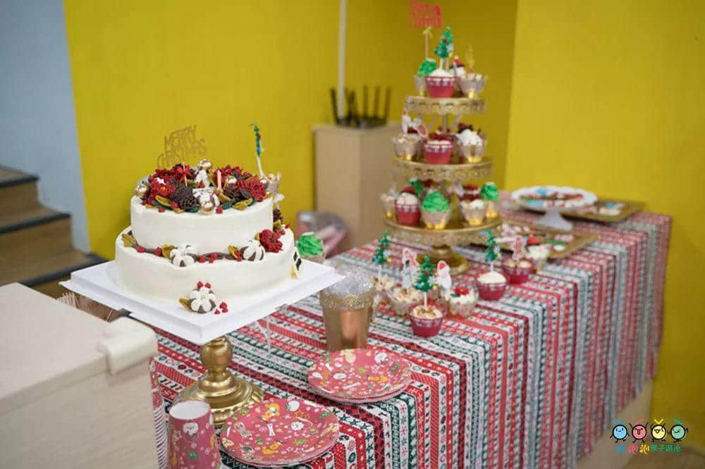 吐泡泡天河店周年庆典“圣诞欢乐颂 亲子水上趴”引爆广州亲子游泳圈 吐泡泡天河店周年庆典“圣诞欢乐颂 亲子水上趴”引爆广州亲子游泳圈