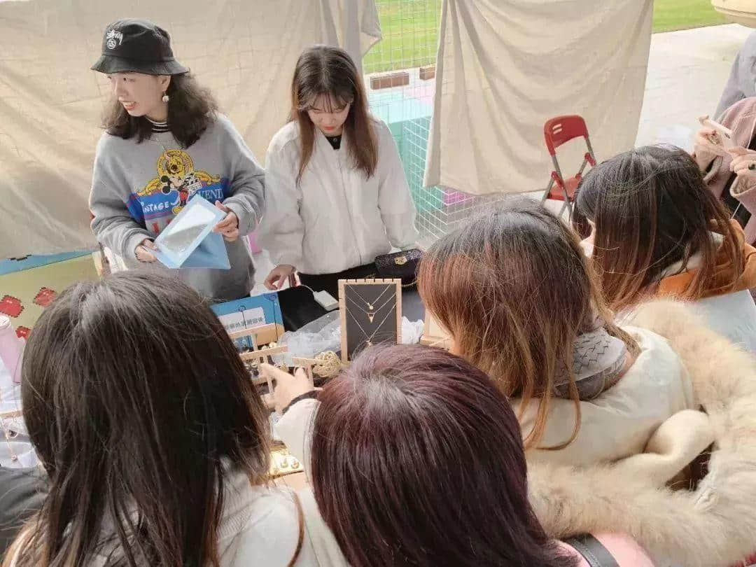 “金牛奖”之《中国原创设计师论坛》开讲了! “金牛奖”之《中国原创设计师论坛》开讲了!