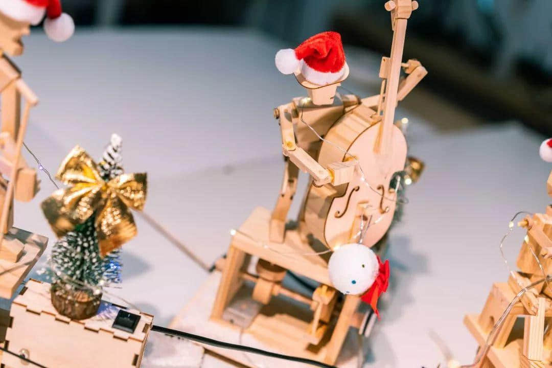 今年圣诞,我哋一于留喺广州睇“雪”! 今年圣诞,我哋一于留喺广州睇“雪”!