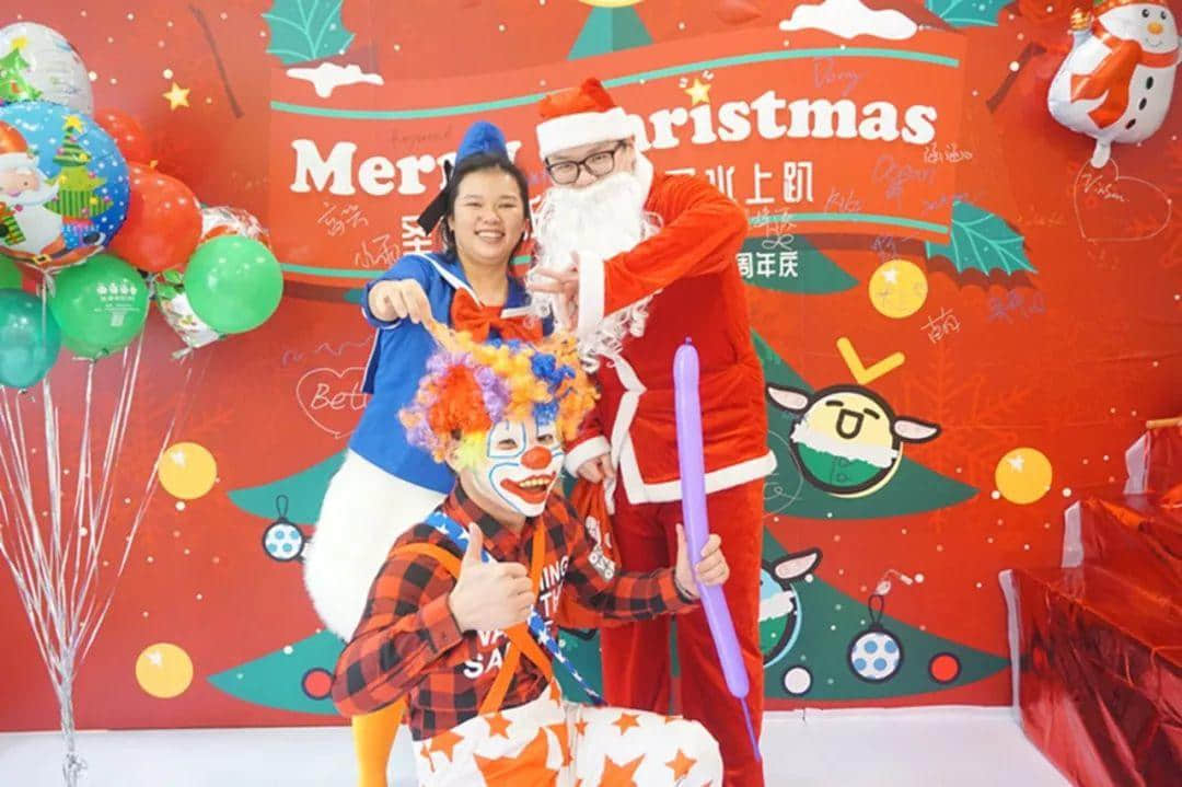 吐泡泡天河店周年庆典“圣诞欢乐颂 亲子水上趴”引爆广州亲子游泳圈 吐泡泡天河店周年庆典“圣诞欢乐颂 亲子水上趴”引爆广州亲子游泳圈