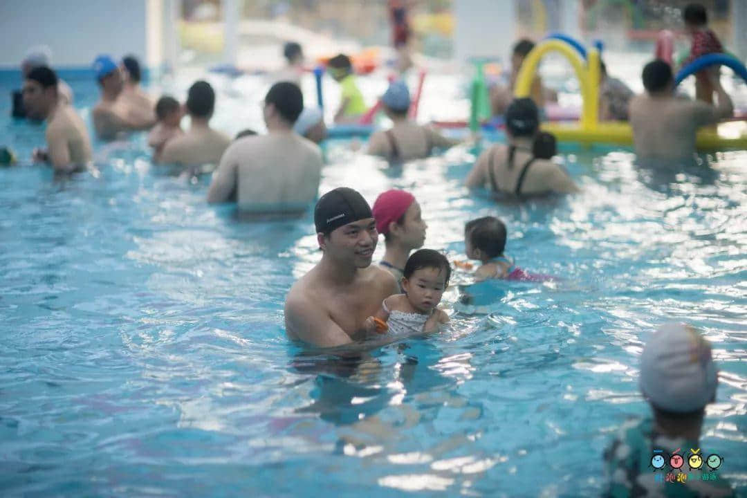 吐泡泡天河店周年庆典“圣诞欢乐颂 亲子水上趴”引爆广州亲子游泳圈 吐泡泡天河店周年庆典“圣诞欢乐颂 亲子水上趴”引爆广州亲子游泳圈