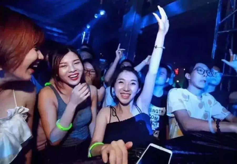 广州春节打卡圣地,追寻光与好玩的一切,尽在这里! 广州春节打卡圣地,追寻光与好玩的一切,尽在这里!