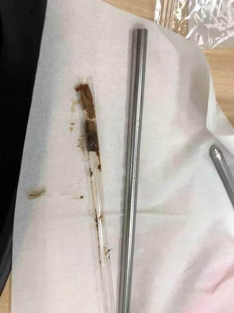 因为一支吸管,香港人吵起来了…… 因为一支吸管,香港人吵起来了……