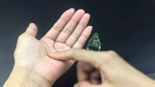 在广东,比凉茶更万能的是药油! 在广东,比凉茶更万能的是药油!