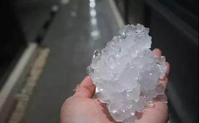 22℃+回南天+下冰雹,广州的天气总有他自己的想法! 22℃+回南天+下冰雹,广州的天气总有他自己的想法!