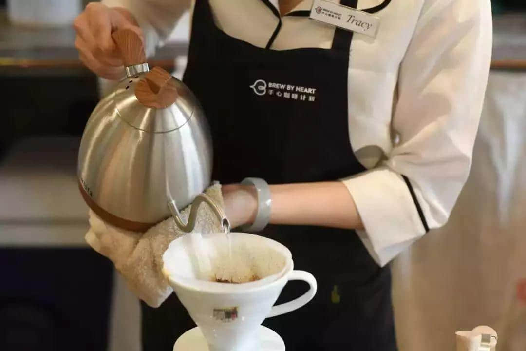 广州有一群视障人士,在手冲咖啡里找到了不一样的人生 广州有一群视障人士,在手冲咖啡里找到了不一样的人生