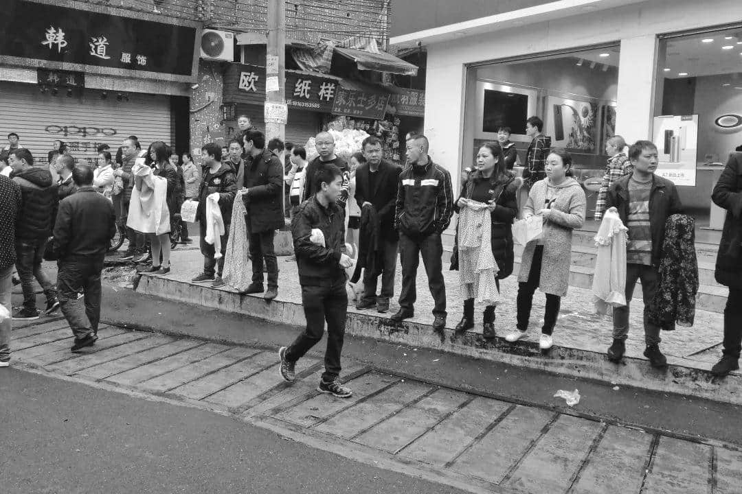 广州制衣厂月薪上万招不到人？我们去鹭江、康乐村看了看