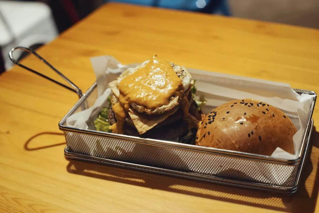 这家大学城里的隐秘汉堡店,让你知道汉堡真正的味道 这家大学城里的隐秘汉堡店,让你知道汉堡真正的味道