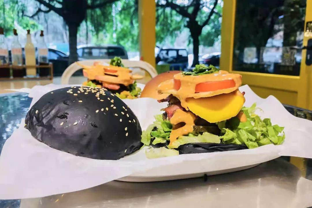 这家大学城里的隐秘汉堡店,让你知道汉堡真正的味道 这家大学城里的隐秘汉堡店,让你知道汉堡真正的味道