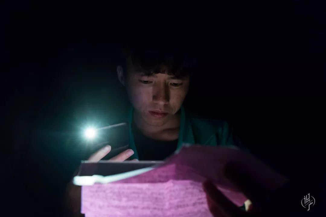 月薪五六百,蜗居棠下村 月薪五六百,蜗居棠下村