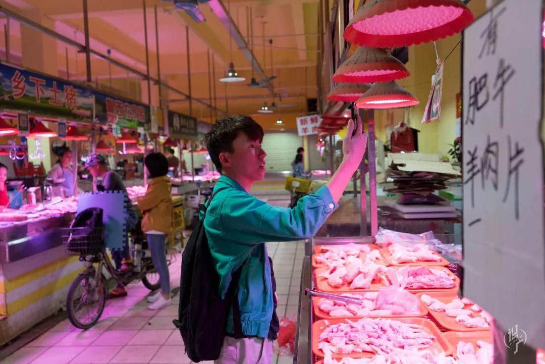 月薪五六百,蜗居棠下村 月薪五六百,蜗居棠下村