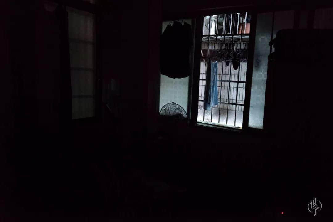 月薪五六百,蜗居棠下村 月薪五六百,蜗居棠下村