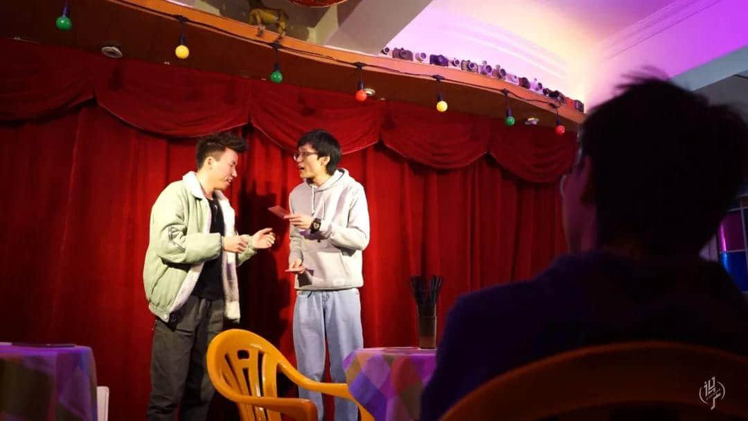 月薪五六百,蜗居棠下村 月薪五六百,蜗居棠下村