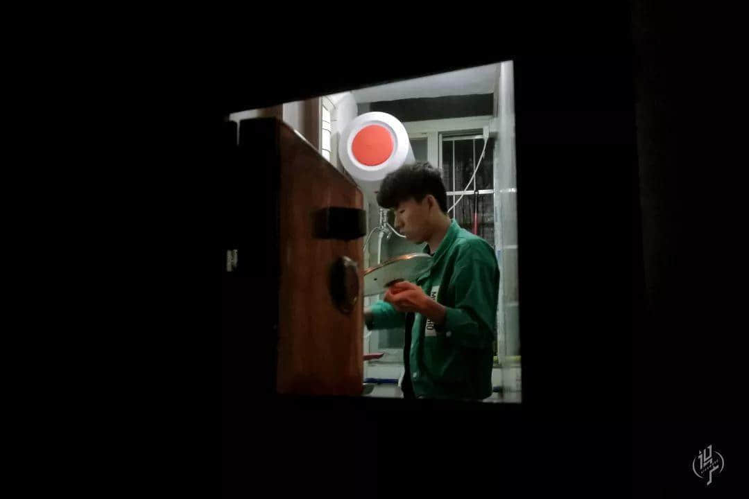 月薪五六百,蜗居棠下村 月薪五六百,蜗居棠下村