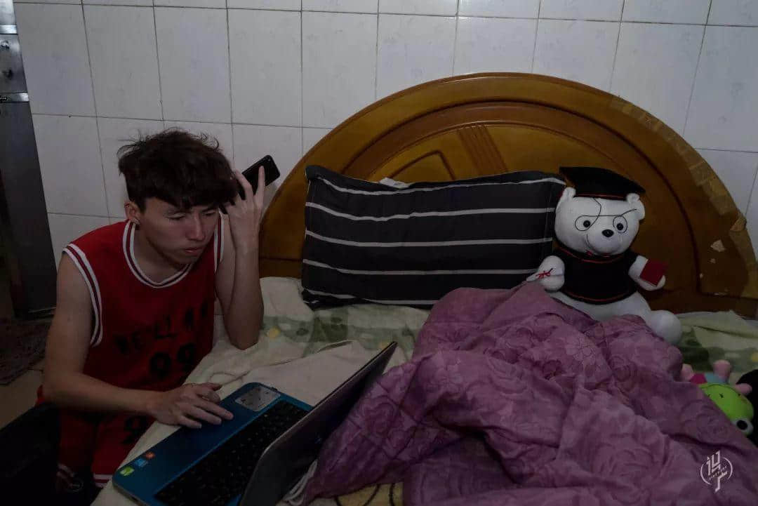 月薪五六百,蜗居棠下村 月薪五六百,蜗居棠下村