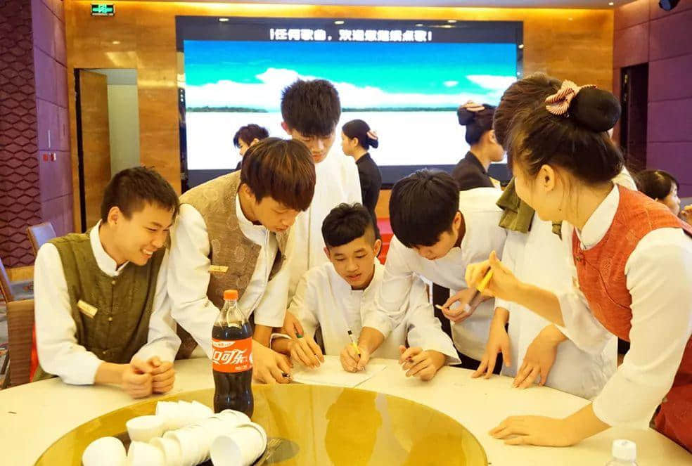 33年，这家服务了几代广州人的海鲜酒家却越做越年轻了！