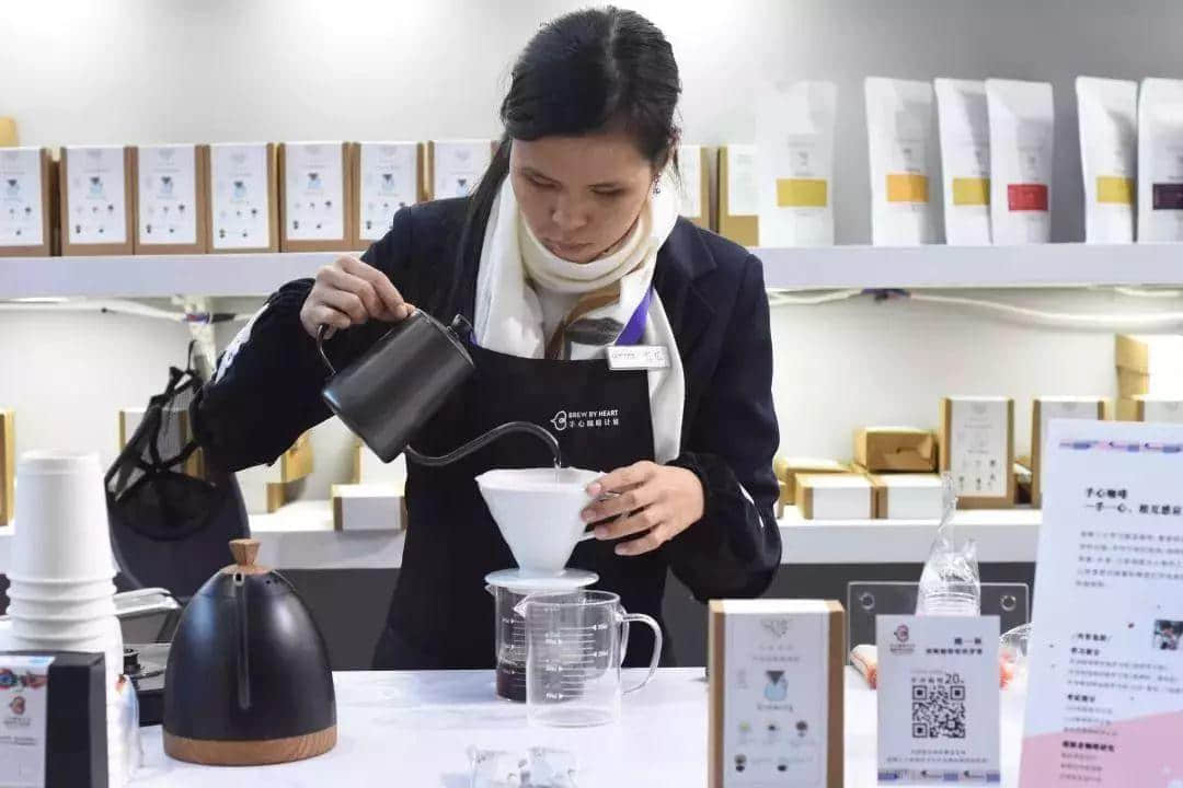 广州有一群视障人士,在手冲咖啡里找到了不一样的人生 广州有一群视障人士,在手冲咖啡里找到了不一样的人生