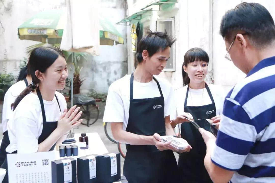 广州有一群视障人士,在手冲咖啡里找到了不一样的人生 广州有一群视障人士,在手冲咖啡里找到了不一样的人生