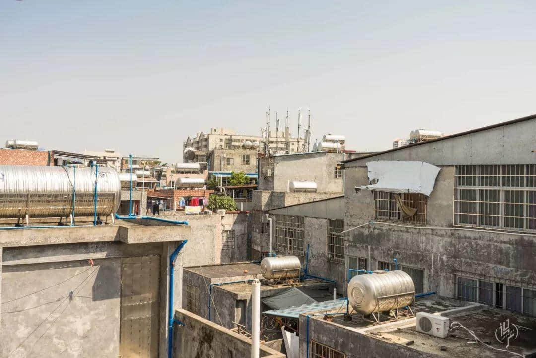 月薪五六百,蜗居棠下村 月薪五六百,蜗居棠下村