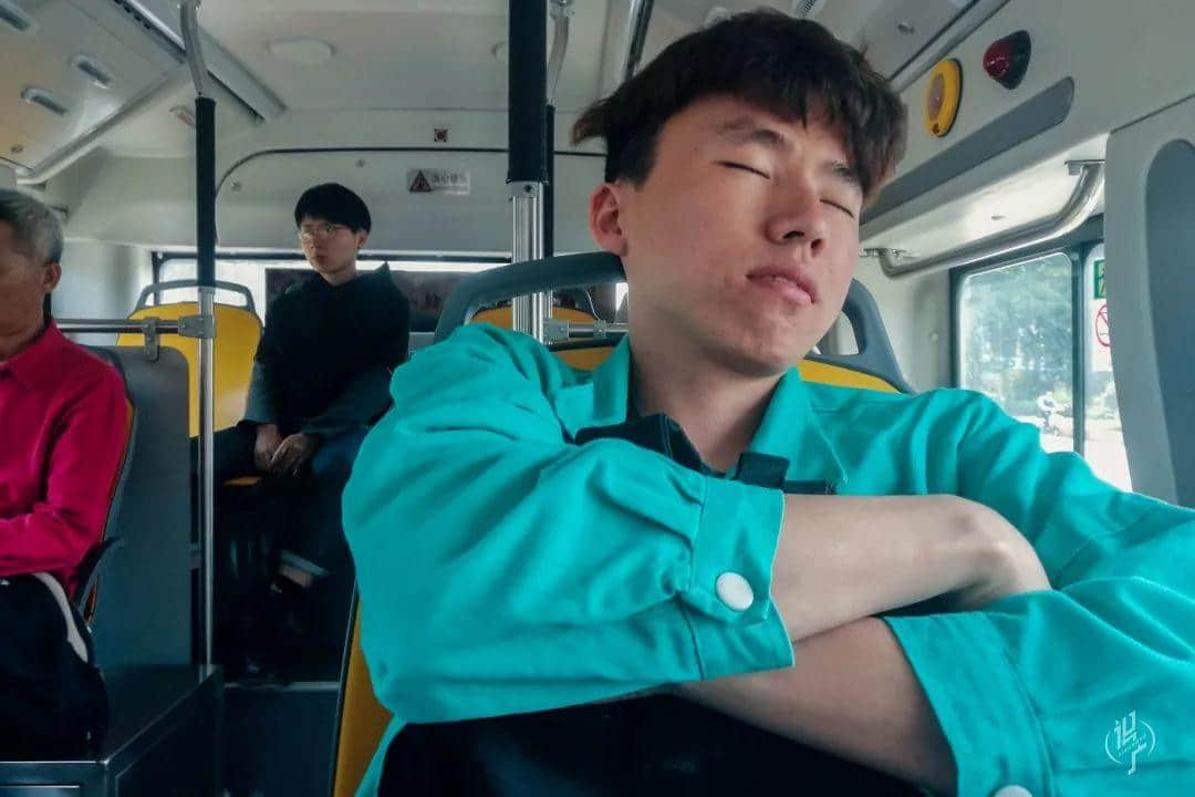 月薪五六百,蜗居棠下村 月薪五六百,蜗居棠下村