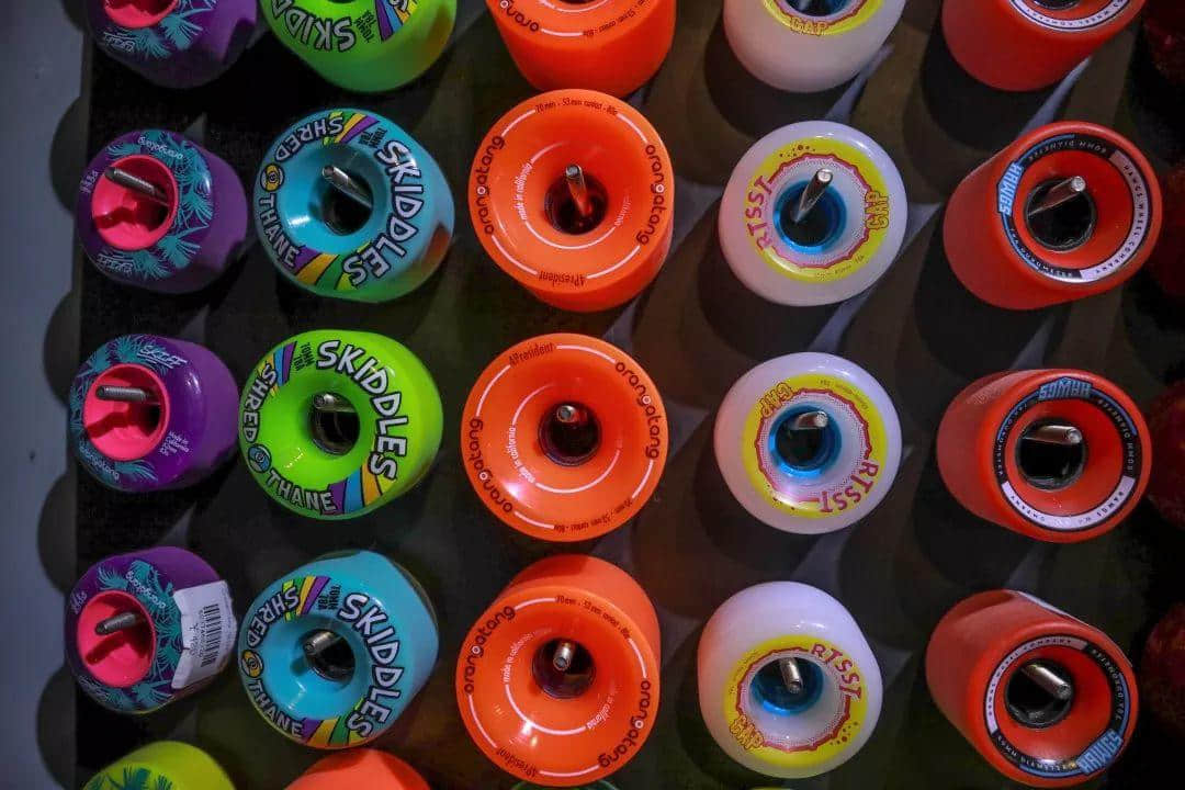 这是你在广州能找到的唯一一间长板实体店 这是你在广州能找到的唯一一间长板实体店