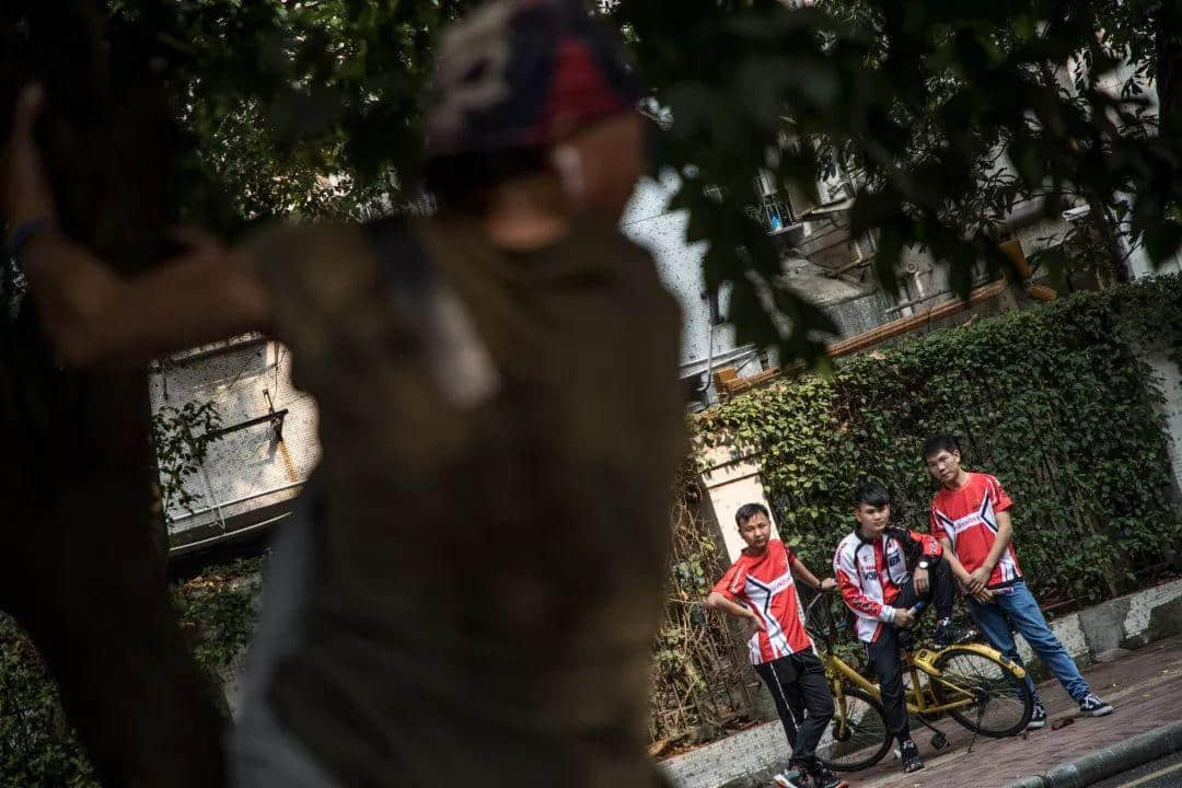 在本该跳广场舞的年纪里,他却选择了跑酷 在本该跳广场舞的年纪里,他却选择了跑酷