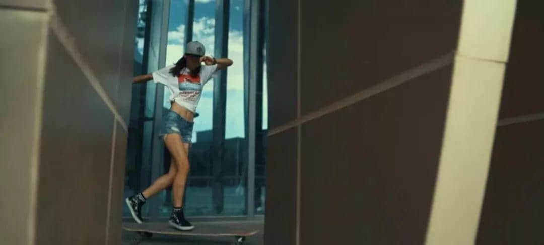 这是你在广州能找到的唯一一间长板实体店 这是你在广州能找到的唯一一间长板实体店