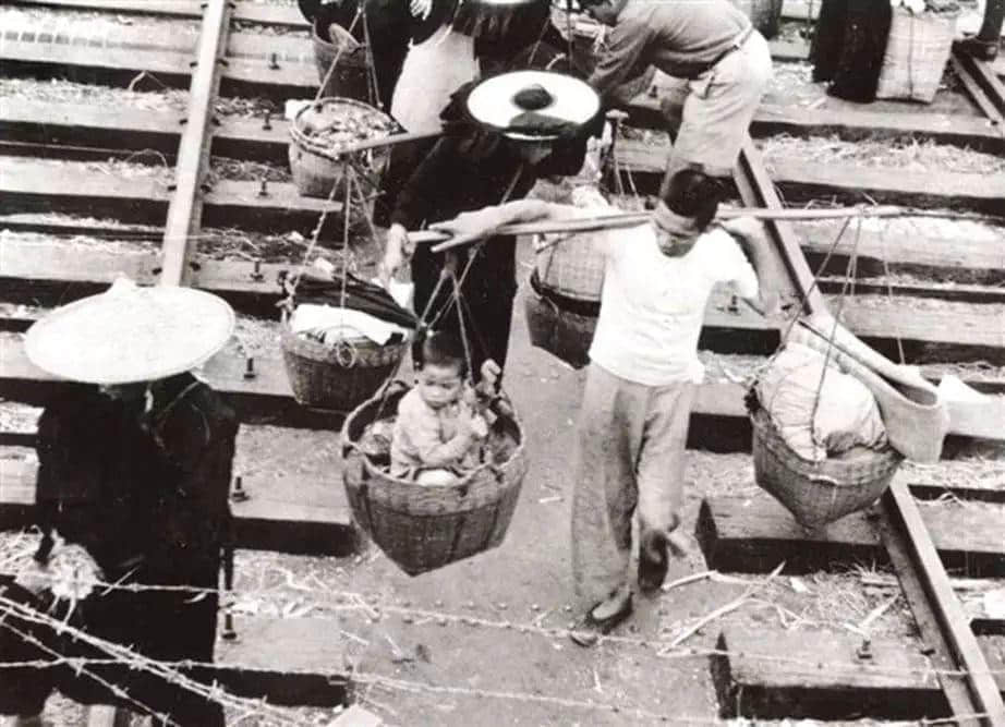 沿铁路逃来香港的难民 沿铁路逃来香港的难民