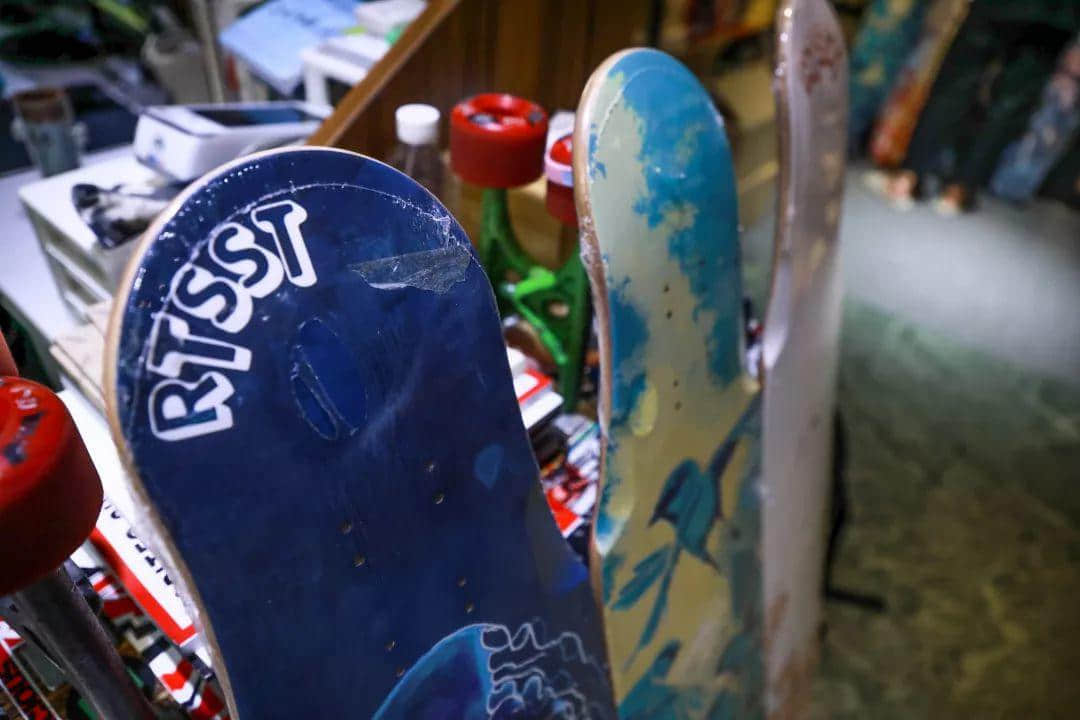 这是你在广州能找到的唯一一间长板实体店 这是你在广州能找到的唯一一间长板实体店