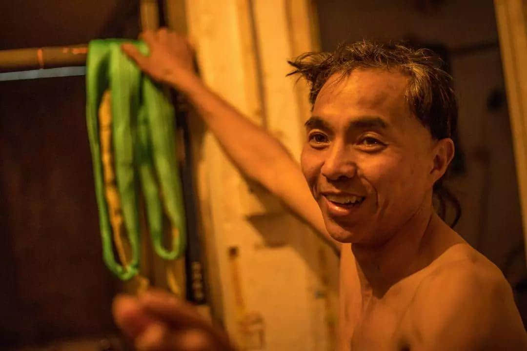 在本该跳广场舞的年纪里,他却选择了跑酷 在本该跳广场舞的年纪里,他却选择了跑酷