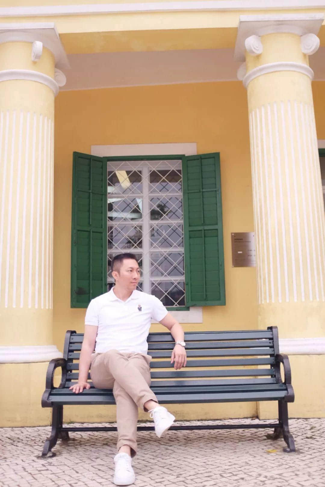 作者在路環圖書館門前 作者在路環圖書館門前