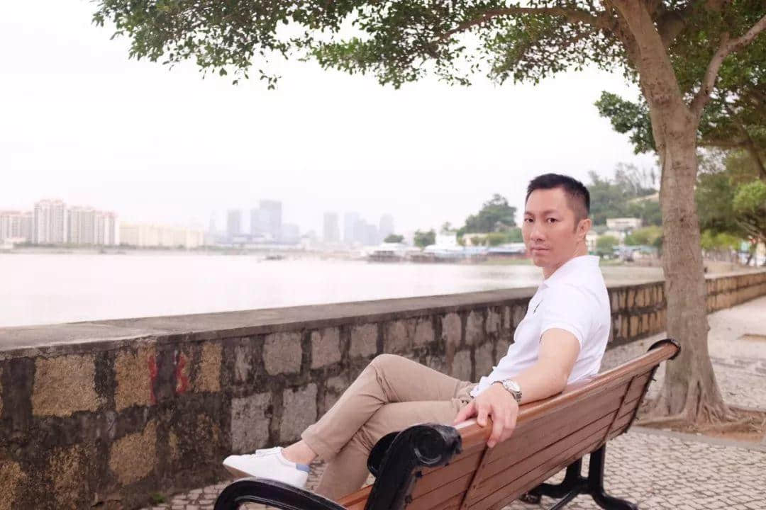 作者在路環島海濱 作者在路環島海濱