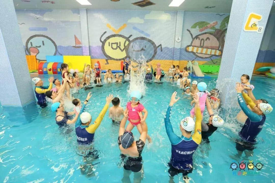 “感恩•臻爱•成长——两店同庆 感恩遇见” 暨吐泡泡亲子游泳俱乐部番禺店周年庆 “感恩•臻爱•成长——两店同庆 感恩遇见” 暨吐泡泡亲子游泳俱乐部番禺店周年庆