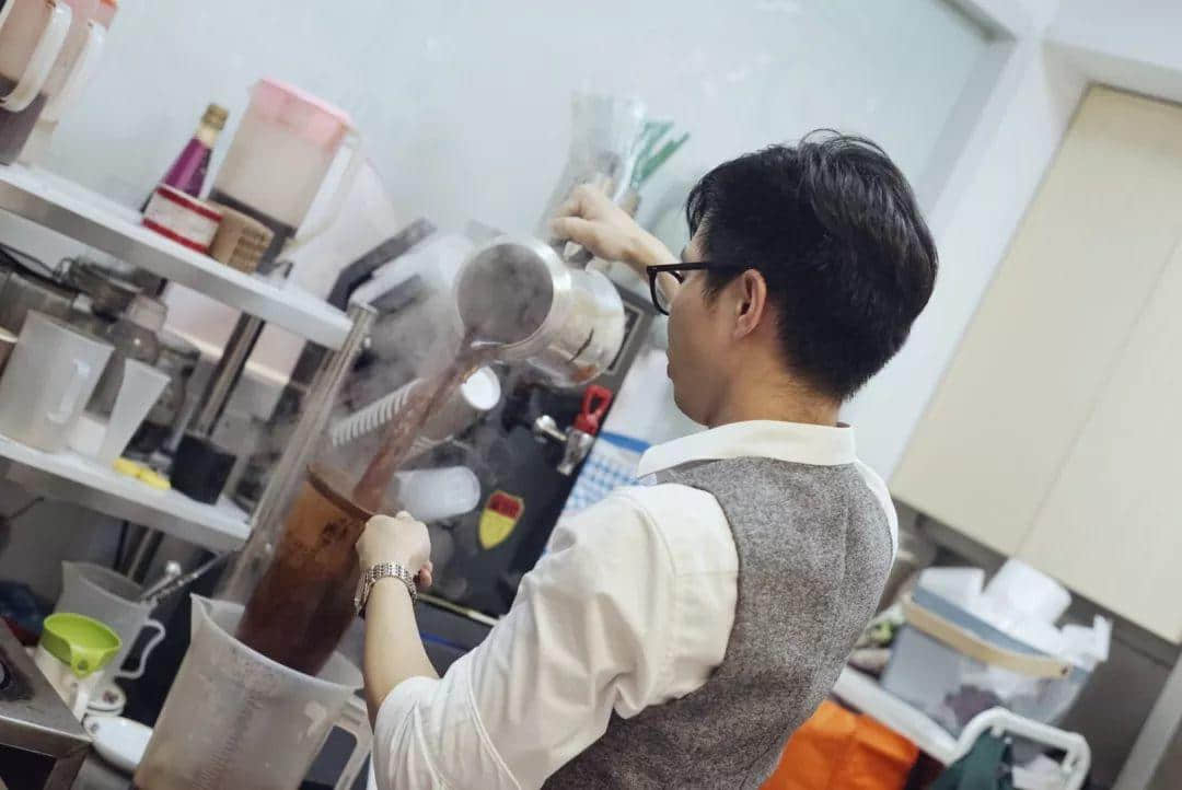 旧商场二楼的奶茶店,坚持出品港茶真味 旧商场二楼的奶茶店,坚持出品港茶真味