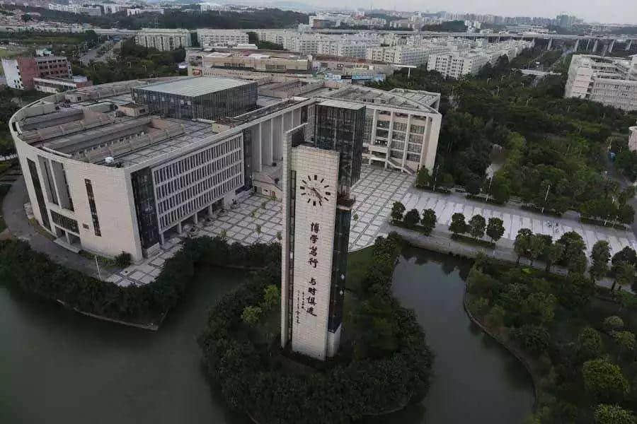 你在天河的市中心纸醉金迷,我在北亭的宵夜摊烂醉如泥 你在天河的市中心纸醉金迷,我在北亭的宵夜摊烂醉如泥