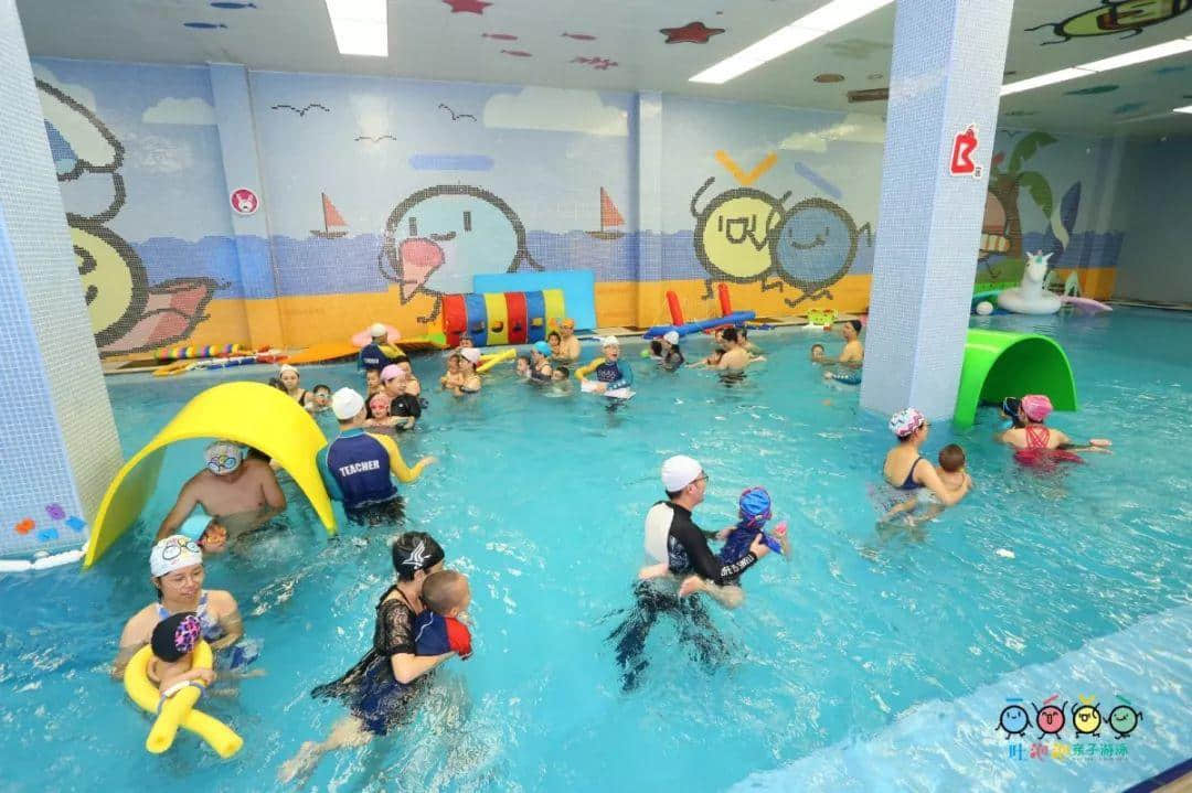 “感恩•臻爱•成长——两店同庆 感恩遇见” 暨吐泡泡亲子游泳俱乐部番禺店周年庆 “感恩•臻爱•成长——两店同庆 感恩遇见” 暨吐泡泡亲子游泳俱乐部番禺店周年庆